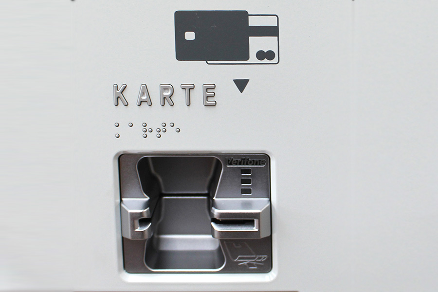 Card slot for Girocards, money cards and credit cards