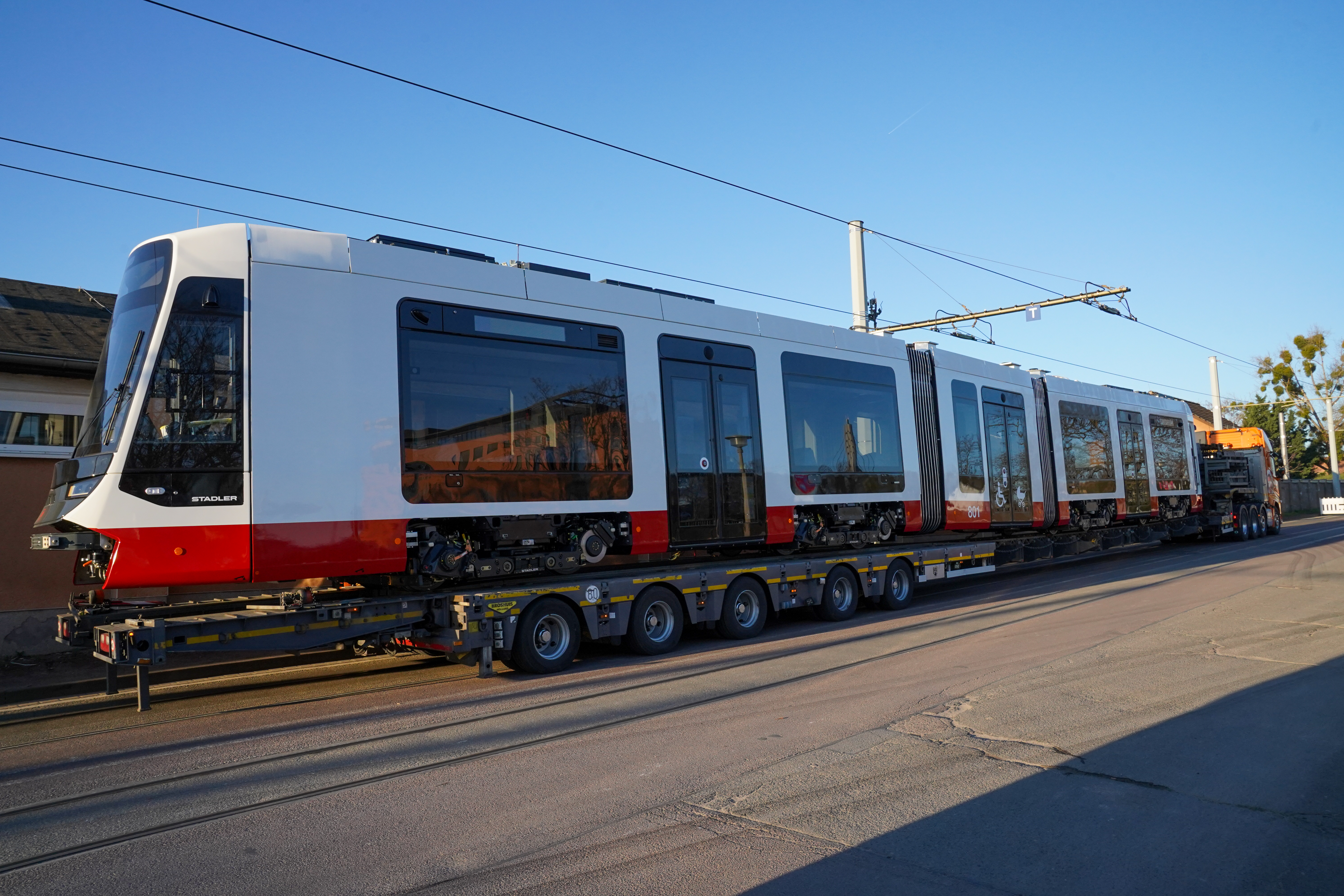 TINA-Bahn auf LKW-Auflieger