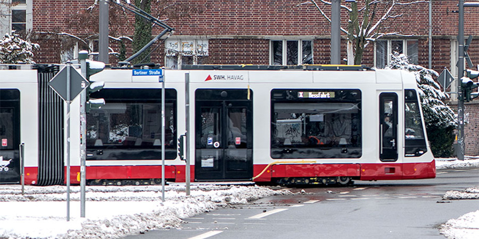 TINA Bahn im Stadtgebiet.