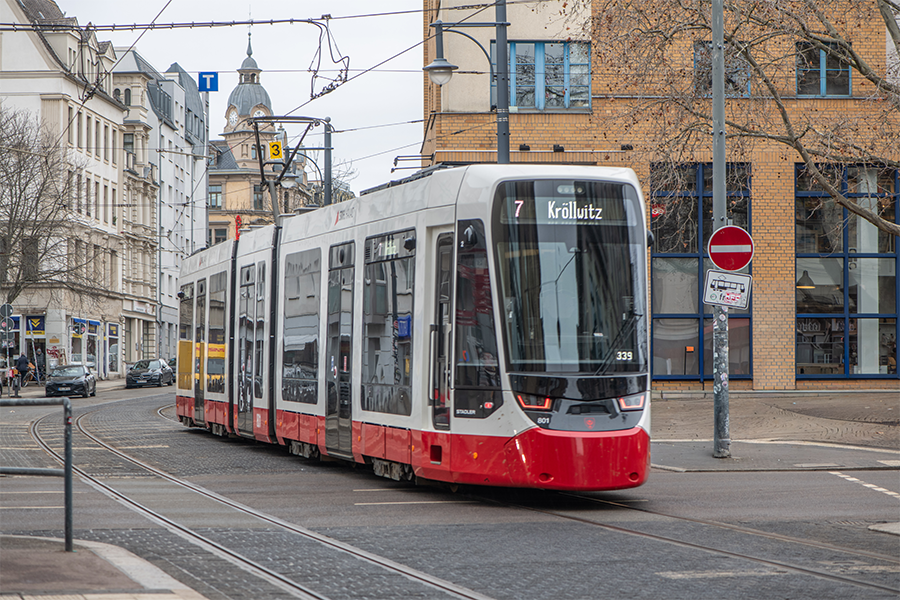 TINA als Linie 7 im Stadtgebiet von Halle 