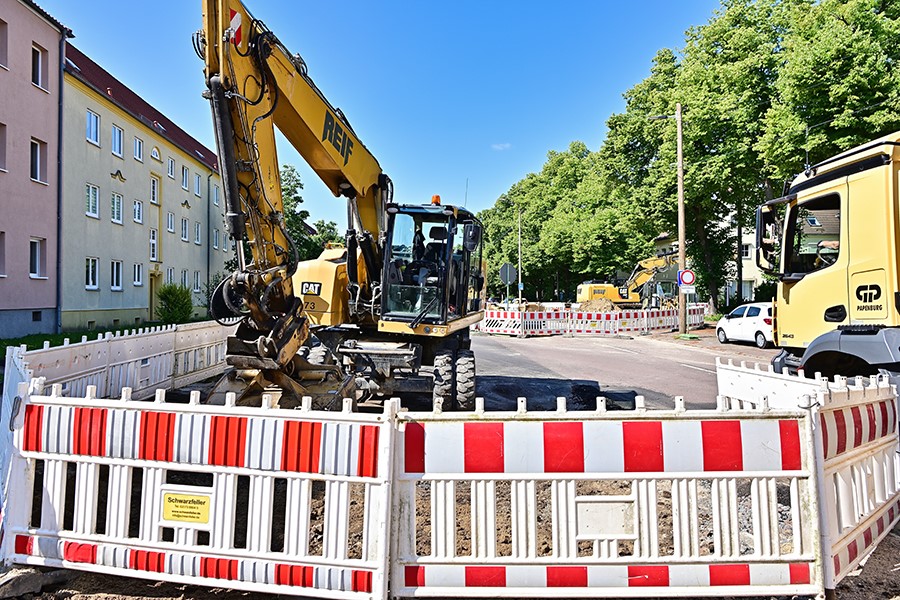 Bagger auf Baustelle.