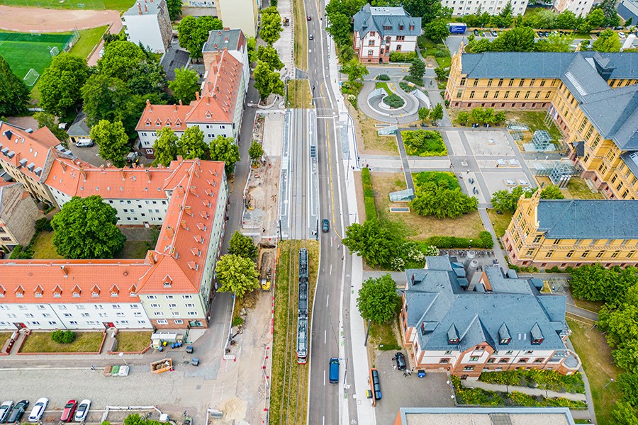 Neue Haltestelle und Bergmannstrost.