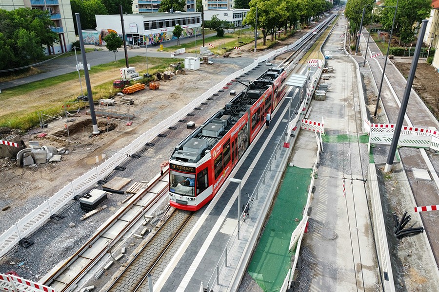 Haltestelle Theodor Neubauer Straße.