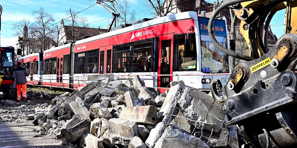 Bahn an Baustelle