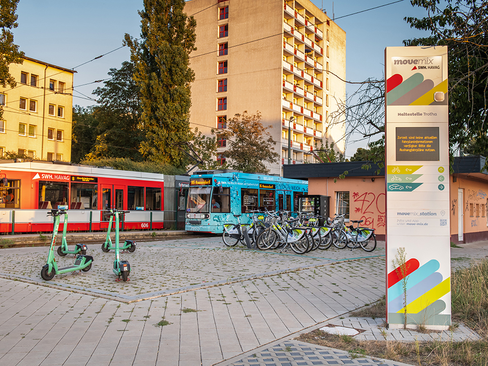 movemix_station an der Endhaltestelle Trotha mit Leihfarrädern.