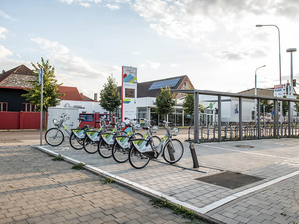 movemix_station Büschdorf mit Leihfahrrädern.