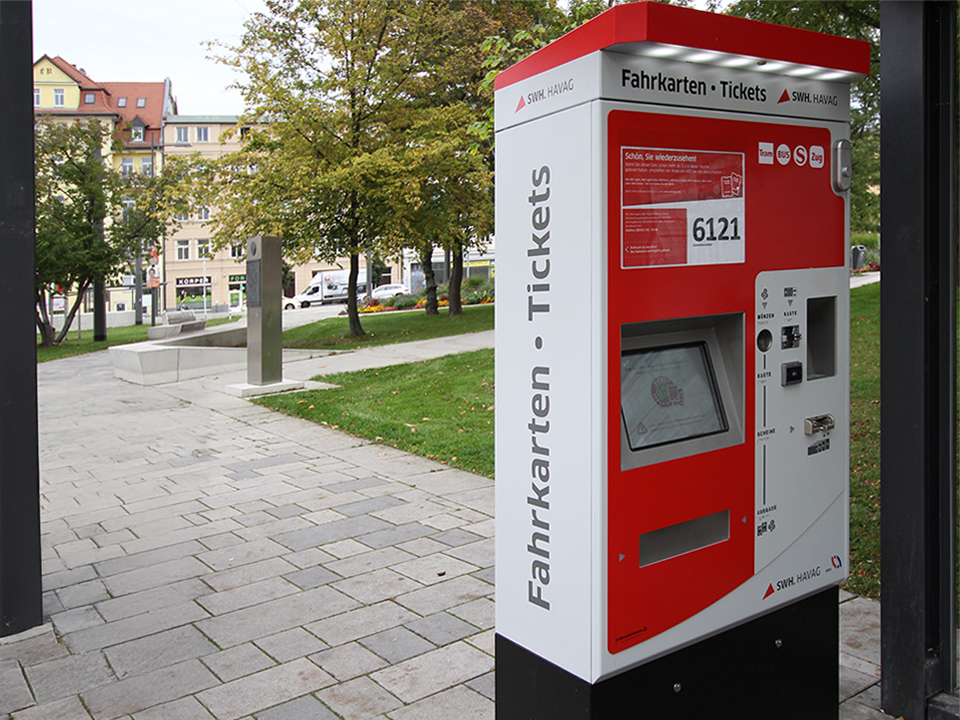 Ein Ticketautomat an der Haltestelle am Steintor.