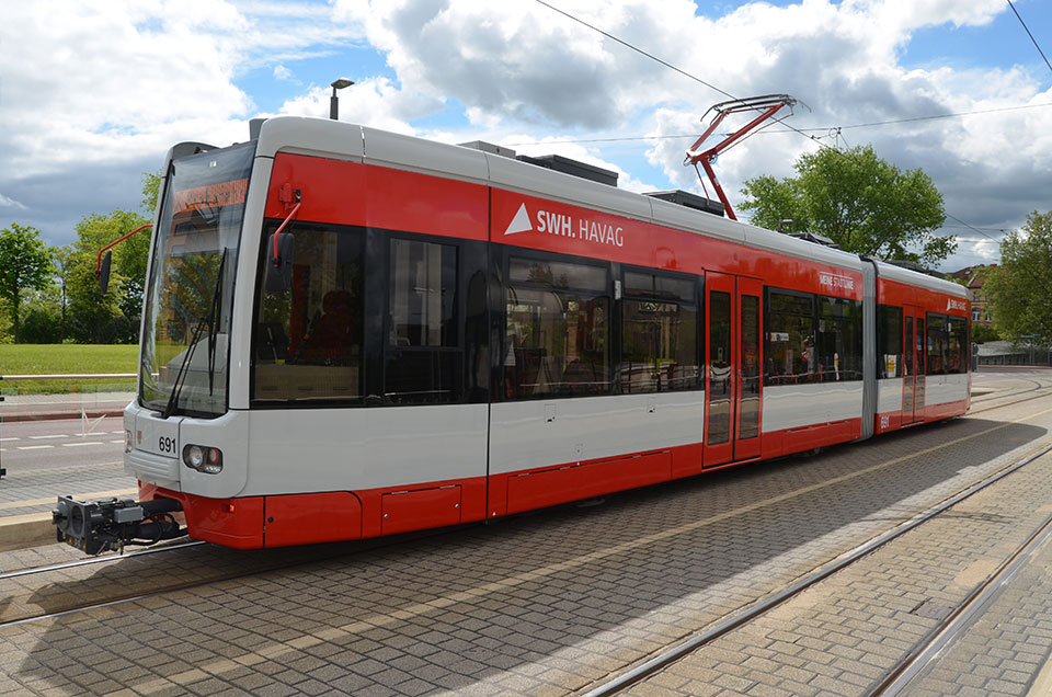 Fahrzeugtyp MGTK 2 an der Haltestelle Berliner Brücke.