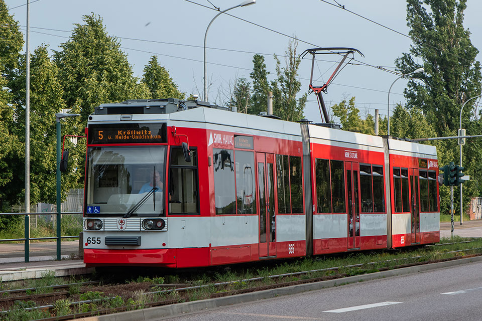 Fahrzeugtyp MGT6D an der Haltestelle am Sommerbad.