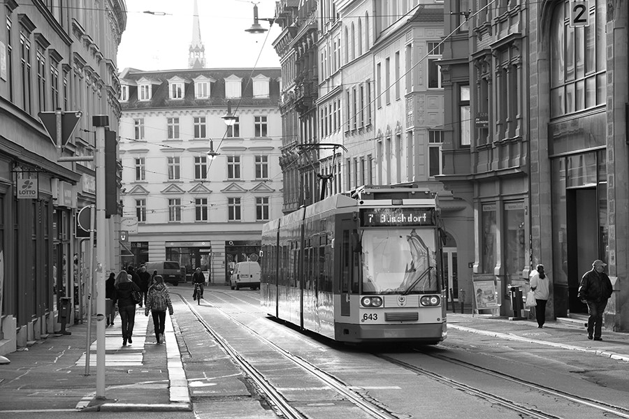 Tram in der Großen Ulrichstraße