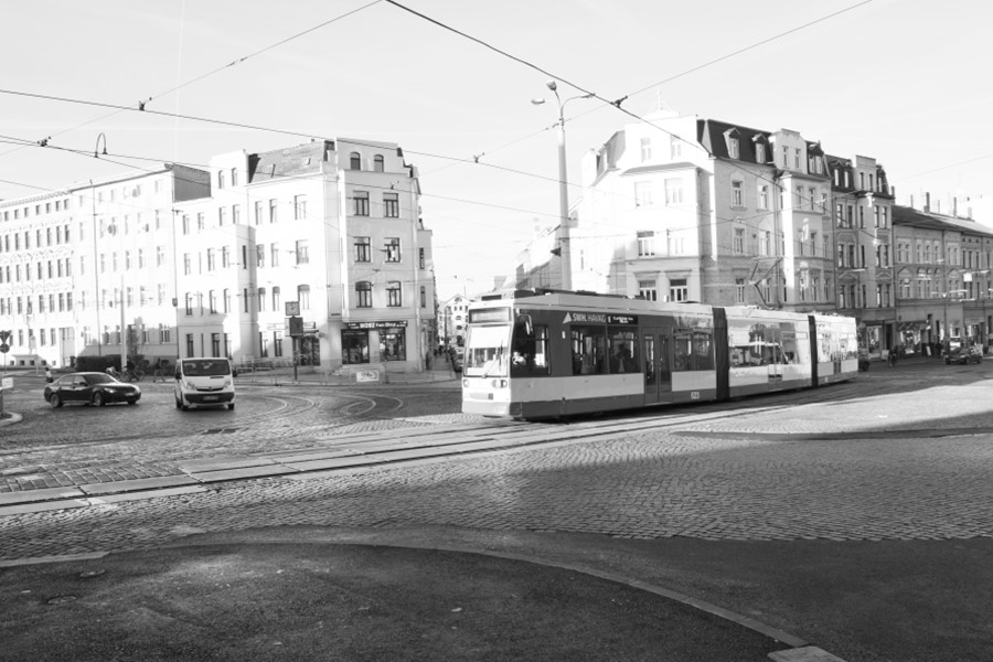 Rannischer Platz und Tram in schwarweiß.