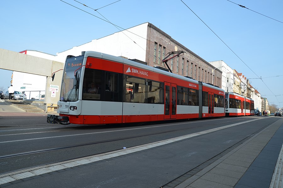Tram im Bereich Torstraße.