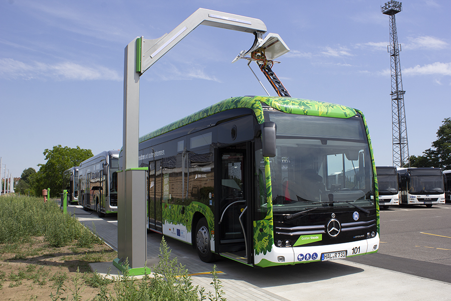 Unser e Citaro Bus an einer Ladesäule.