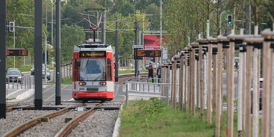 Straßenbahn am Gimritzer Damm.