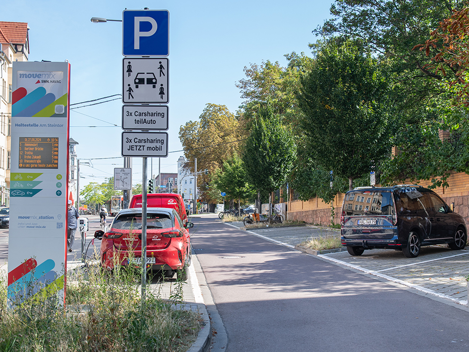 movemix_station am Steintor mit Carsharing und Leihfahrrädern.