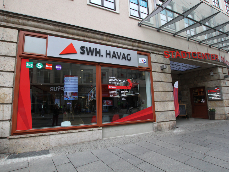 Das Schaufenster und der Eingang zum Service-Center.